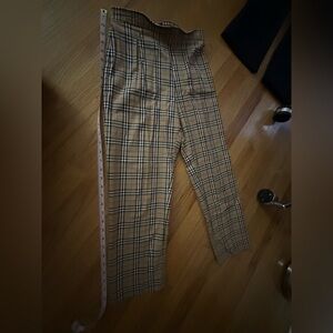 Burberry pants From Orlando outlet.Size 6, fit like 0 or 2